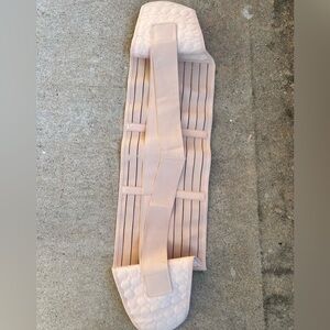 Postpartum belly band  size large polyester and spandex. Excellent condition